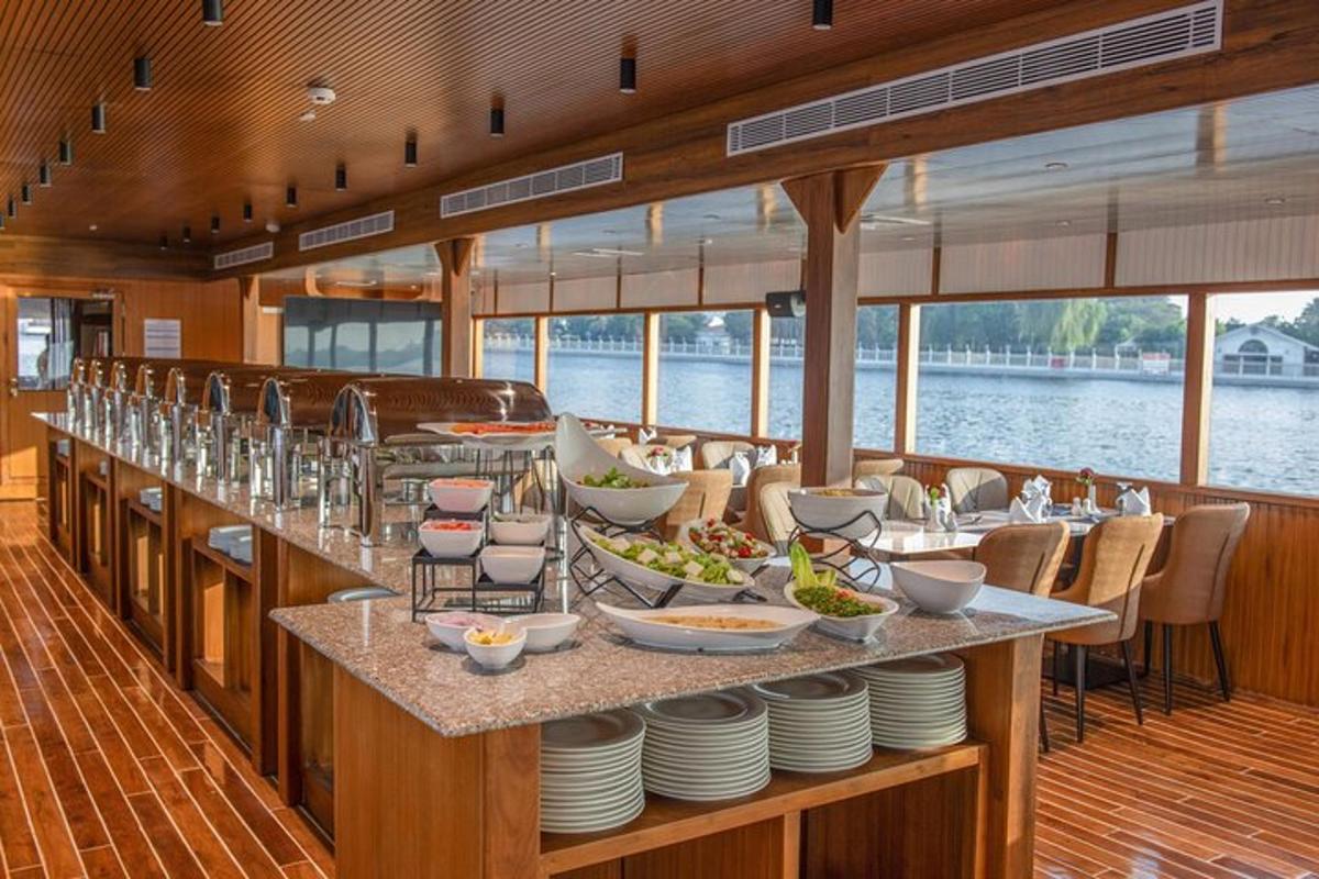 Premium Dubai Marina dinner cruise with extra amenities