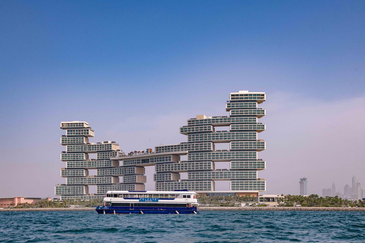 Top dinner cruise in dubai marina,uae